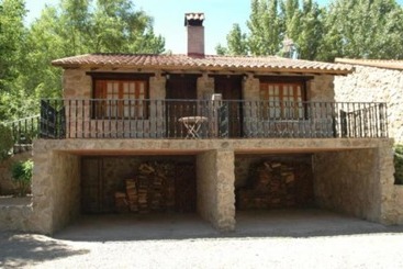 هتل Camping Bungalows Rio Jerte