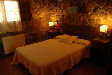 هتل Camping Bungalows Rio Jerte