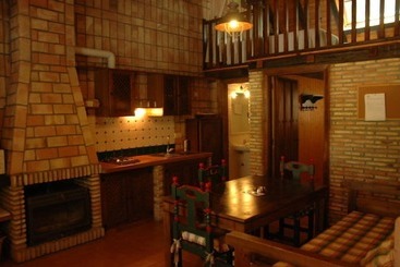 هتل Camping Bungalows Rio Jerte