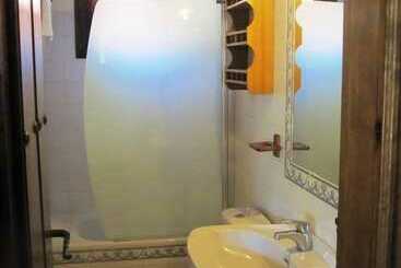 هتل Camping Bungalows Rio Jerte