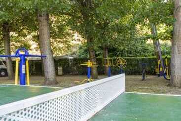 هتل Camping Bungalows Rio Jerte