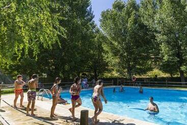هتل Camping Bungalows Rio Jerte