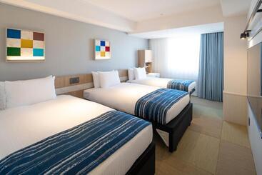 هتل Okinawa Hinode Resort And Hot Spring