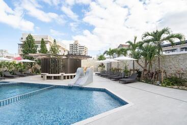 هتل Okinawa Hinode Resort And Hot Spring