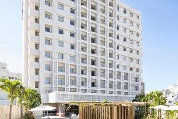 هتل Okinawa Hinode Resort And Hot Spring