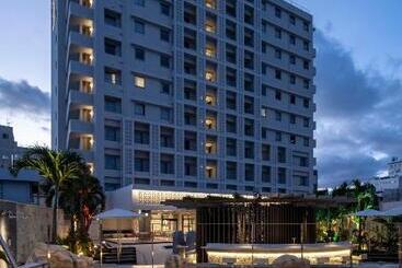 هتل Okinawa Hinode Resort And Hot Spring
