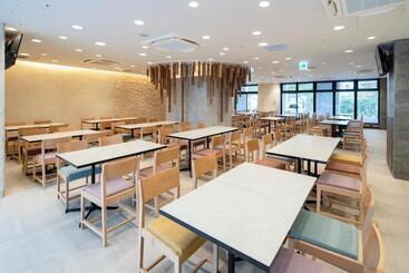 هتل Okinawa Hinode Resort And Hot Spring