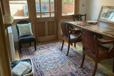 Townhouse Full Of Character In Vibrant Seven Dials