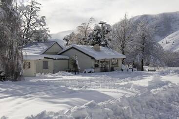 Burkes Pass Country Motels