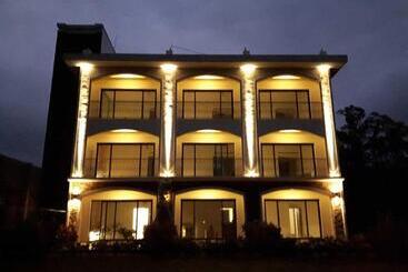 هتل Chulu Manor