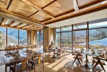 هتل Conrad Jiuzhaigou