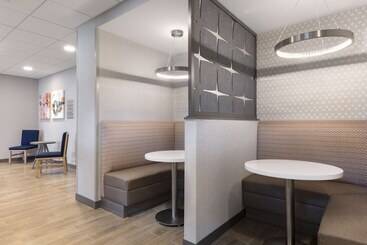 هتل Hampton Inn & Suites St. Charles Old Town Area