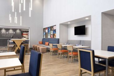 هتل Hampton Inn & Suites St. Charles Old Town Area