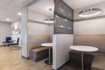 هتل Hampton Inn & Suites St. Charles Old Town Area