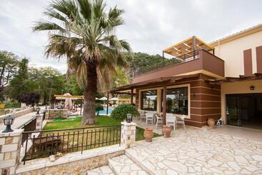 هتل Riviera Perdika