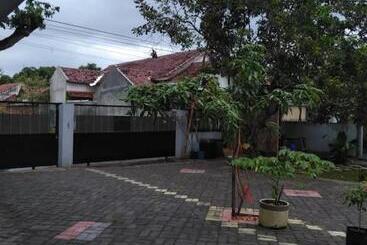 هتل Umah Isun Guests House