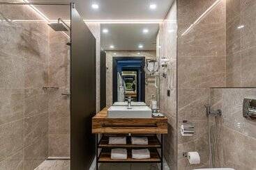 Kravt Nevsky Hotel And Spa