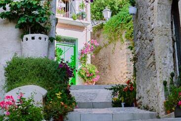 تختخواب و صبحانه Dimora Cavour