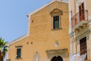 تختخواب و صبحانه Dimora Cavour