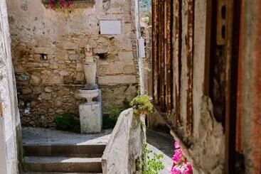 تختخواب و صبحانه Dimora Cavour