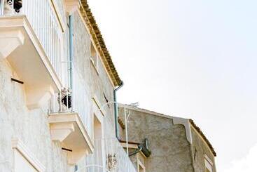 تختخواب و صبحانه Dimora Cavour