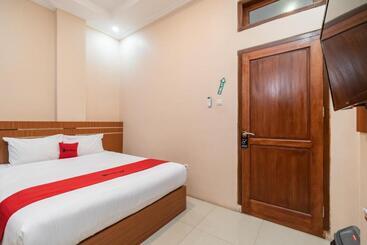 هتل Reddoorz Syariah Near Rs Mata Padang
