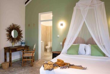 هتل The Safari House