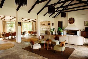 هتل The Safari House