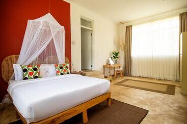هتل The Safari House