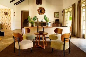 هتل The Safari House
