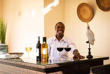 هتل The Safari House