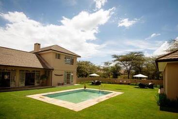هتل The Safari House