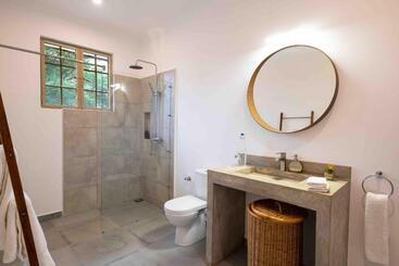 هتل The Safari House