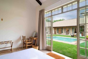 هتل The Safari House