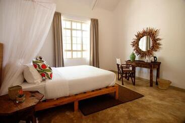 هتل The Safari House