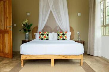 هتل The Safari House