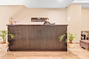 هتل Townhouse 453 Malviya Nagar