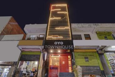 هتل Townhouse 453 Malviya Nagar