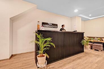 هتل Townhouse 453 Malviya Nagar