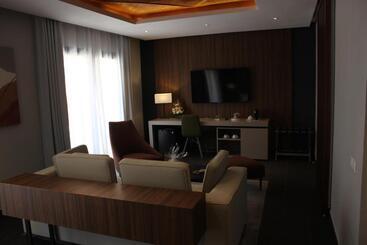 هتل Zephyr Ifrane