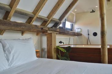 Van Heeckeren Apartments & Suites Buren