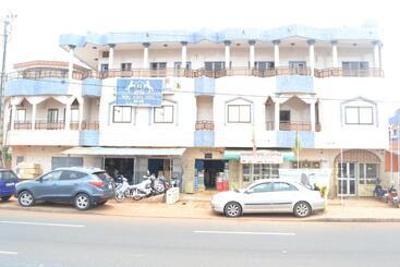 White Horse Hotel Porto Novo