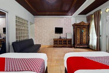 Oyo 11350o Hotel R Cantika Syariah