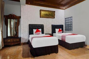 Oyo 11350o Hotel R Cantika Syariah