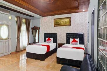 Oyo 11350o Hotel R Cantika Syariah