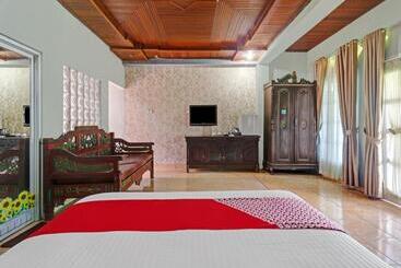 Oyo 11350o Hotel R Cantika Syariah