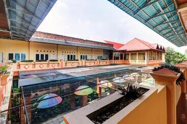Oyo 11350o Hotel R Cantika Syariah