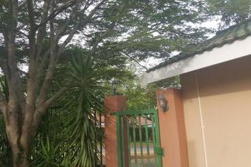 پانسیون Spring Acres Guesthouse