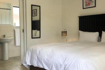 پانسیون Spring Acres Guesthouse
