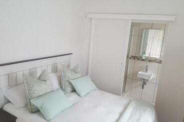 پانسیون Spring Acres Guesthouse